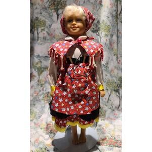 Dolls of All Nations Collection Sweden Doll Limited Edition 1996